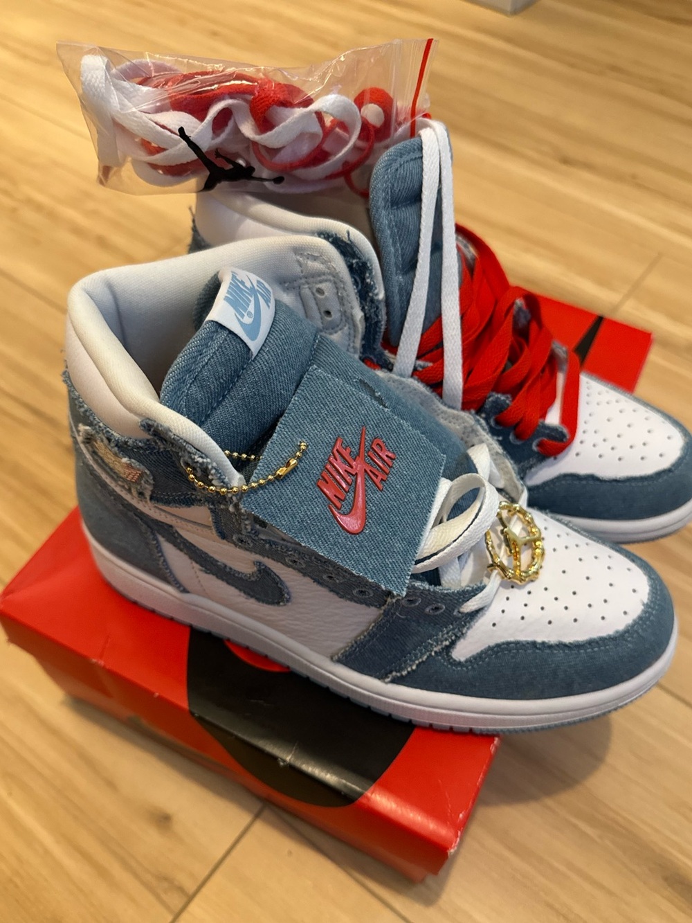 Womens Air Jordan 1 High OG Denim - Picture 5 of 11